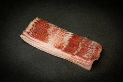 Organic bündner's bacon sliced